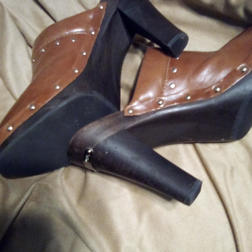 Shoes - Picture 2 of 3